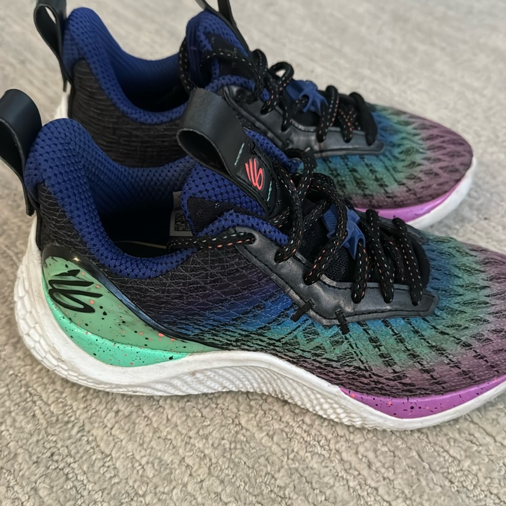 Under Armor Curry shoes 4.5